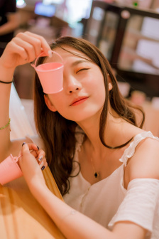 年轻女仆